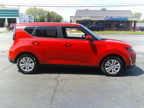 Used 2023 Kia Soul LX FWD image 6