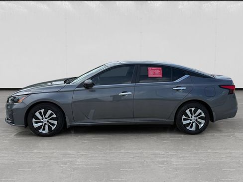 Used 2025 Nissan Altima 2.5 S FWD image 2