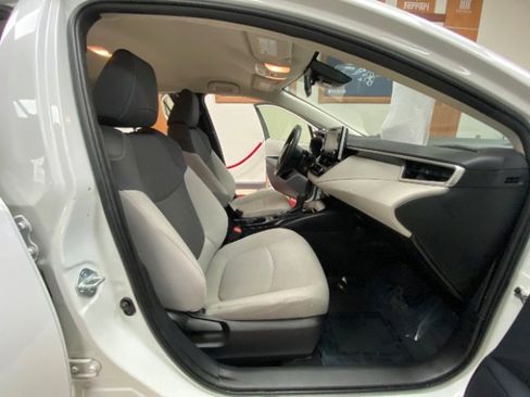 Used 2021 Toyota Corolla LE image 17