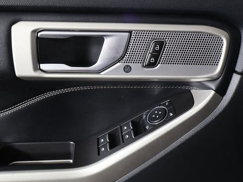 Used 2023 Ford Explorer Limited AWD/4WD image 40