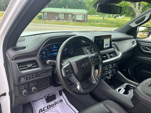 Used 2024 Chevrolet Tahoe Z71 w/ Luxury Package AWD/4WD image 10