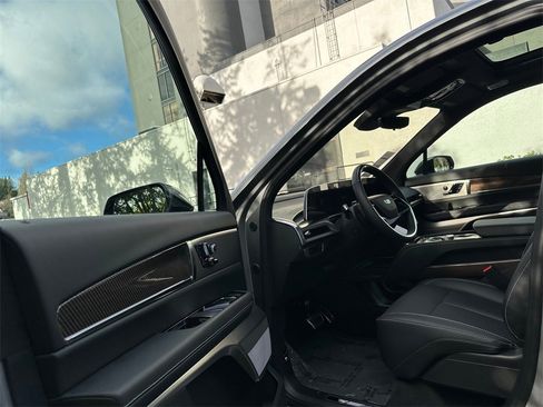 New 2026 Cadillac Vistiq Sport image 21