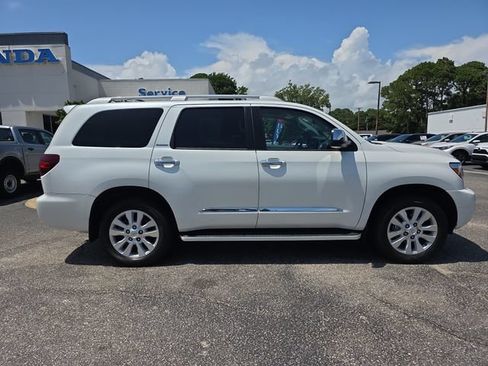 Used 2021 Toyota Sequoia Platinum AWD/4WD image 3