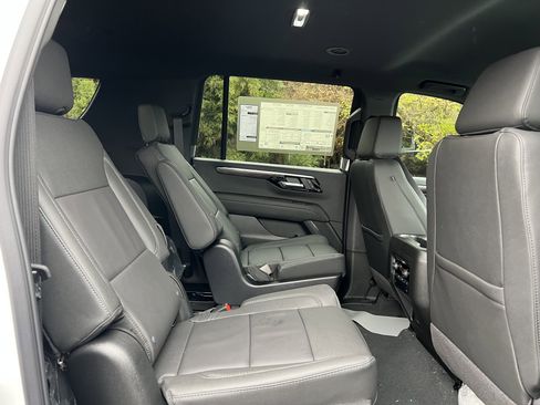 New 2026 Chevrolet Suburban LT image 33