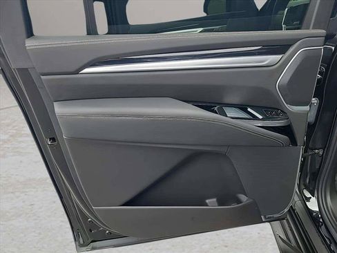 Used 2025 Cadillac Escalade ESV Sport AWD/4WD image 21