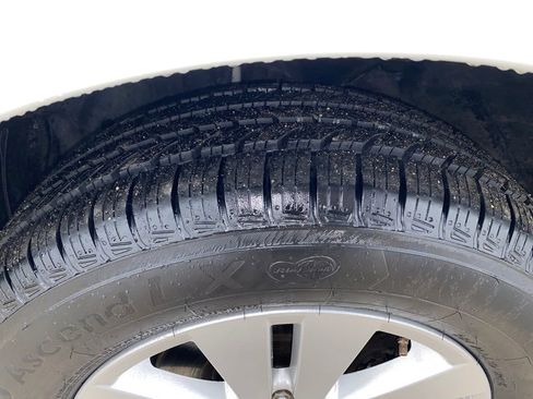 Used 2017 Subaru Outback 2.5i Premium image 25