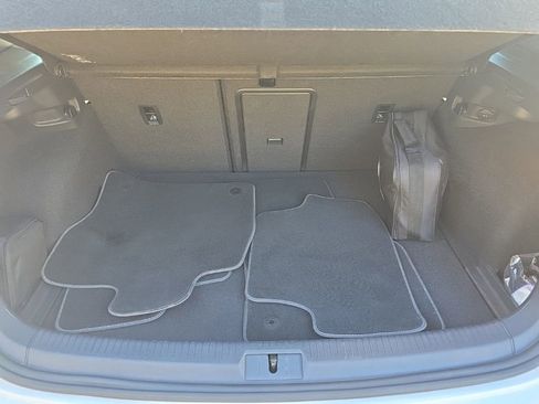 Used 2017 Volkswagen Golf R 4-Door image 14