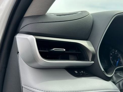 Used 2021 Toyota Highlander XLE image 20