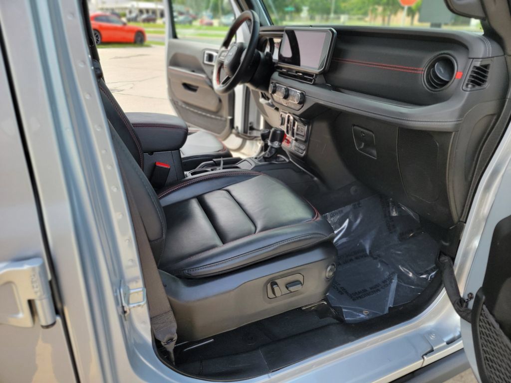 Used 2024 Jeep Wrangler Unlimited Rubicon AWD/4WD image 14