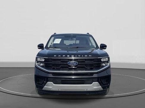 Certified 2025 Ford Expedition Platinum AWD/4WD image 3