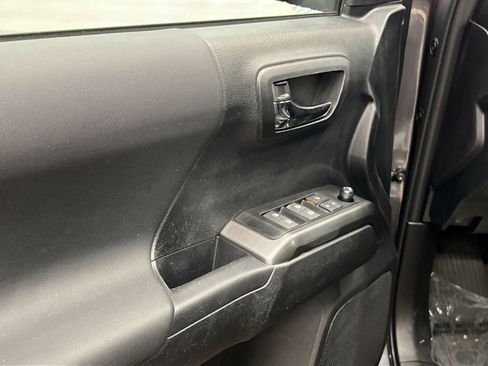 Used 2023 Toyota Tacoma TRD Sport image 12