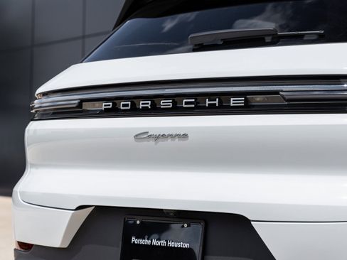 Certified 2026 Porsche Cayenne image 15