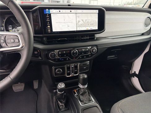 Used 2025 Jeep Wrangler Sahara w/ Safety Group image 29