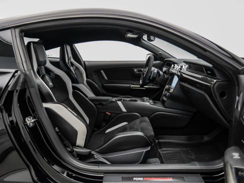 Used 2021 Ford Mustang Shelby GT500 w/ Carbon Fiber Track Pack RWD image 43