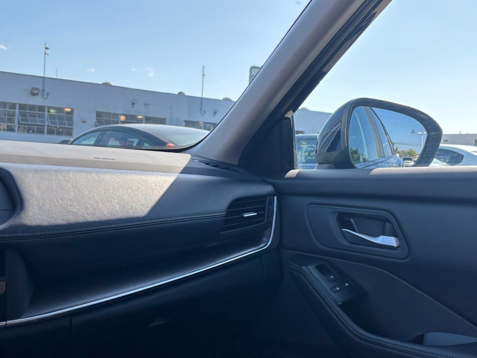 Used 2025 Nissan Rogue SV FWD image 36