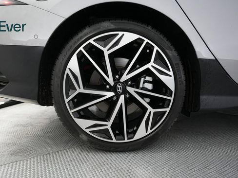 Used 2024 Hyundai Ioniq 6 Limited image 17