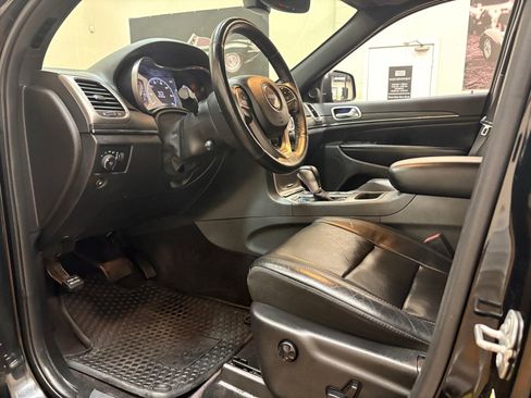 Used 2019 Jeep Grand Cherokee Limited w/ Luxury Group II RWD image 25