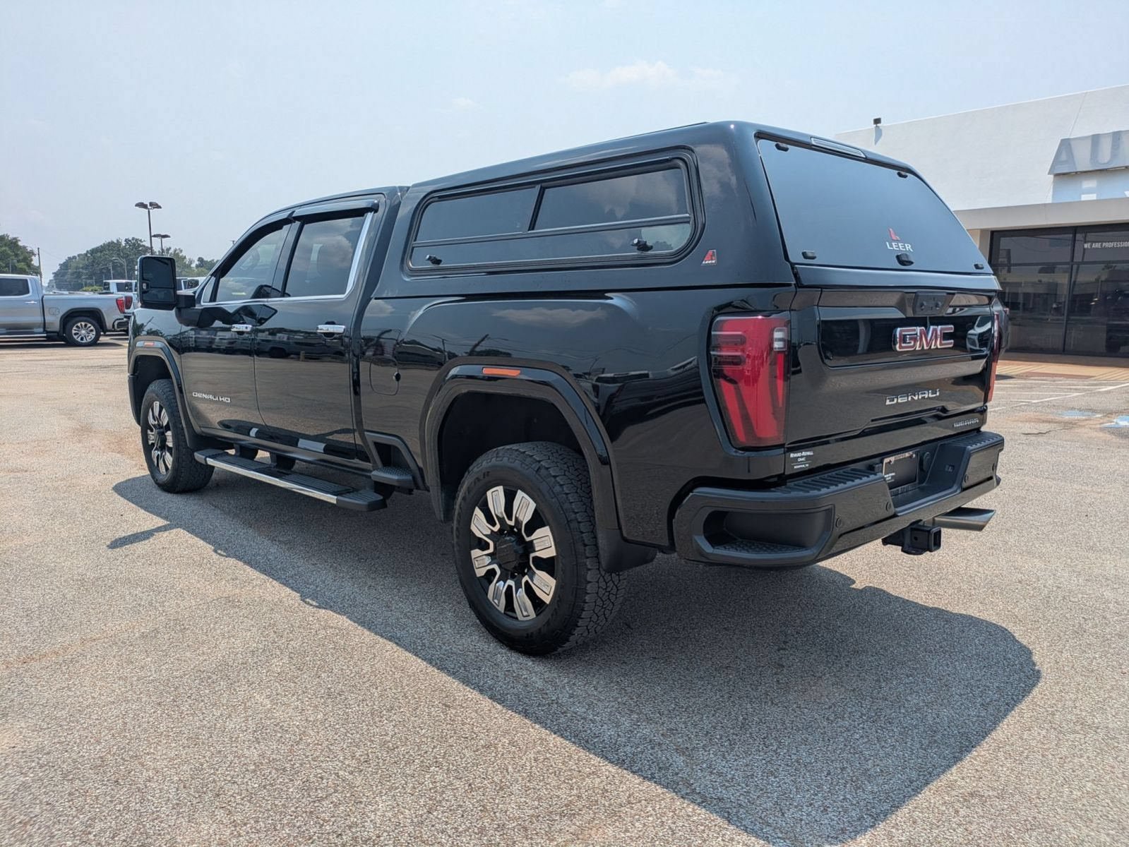 Used 2025 GMC Sierra 2500 Denali w/ Technology Package AWD/4WD image 3