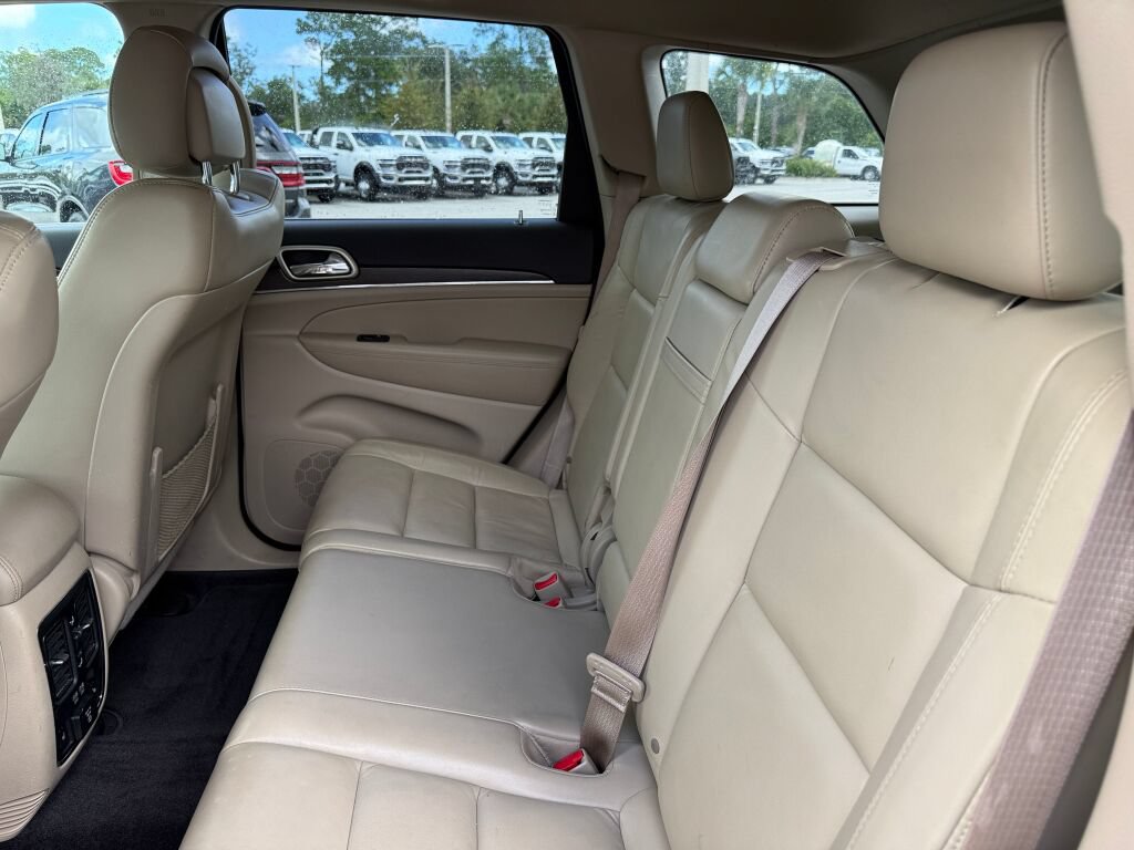 Used 2017 Jeep Grand Cherokee Limited w/ Trailer Tow Group IV RWD image 11