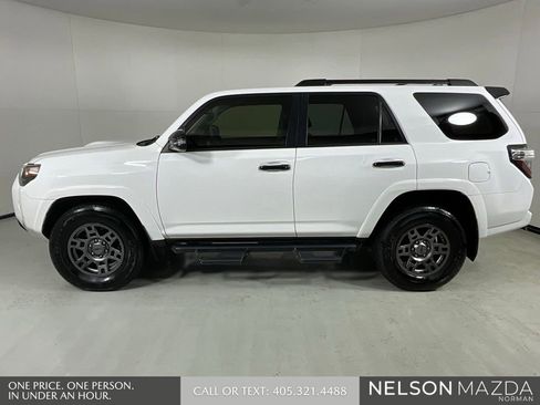 Used 2020 Toyota 4Runner Venture w/ Moonroof Package AWD/4WD image 9