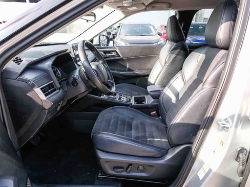 Used 2024 Mitsubishi Outlander SE AWD/4WD image 17