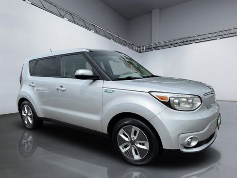 Used 2017 Kia Soul EV + w/ Sun & Fun Package FWD image 9