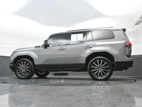 Used 2025 Lexus GX 550 w/ Accessory Package (2T) AWD/4WD image 29