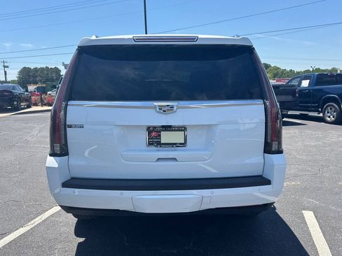 Used 2020 Cadillac Escalade Luxury RWD image 7