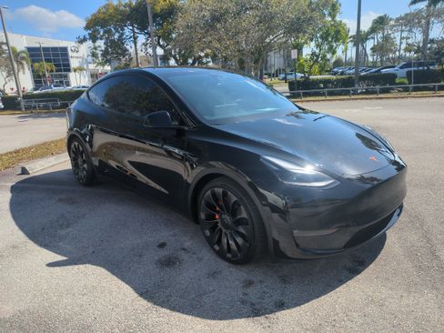 Used 2023 Tesla Model Y Performance image 2