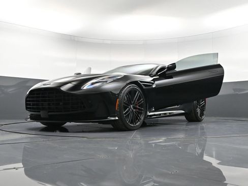 Used 2025 Aston Martin DB12 Coupe RWD image 36