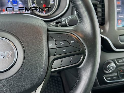 Used 2019 Jeep Cherokee Trailhawk w/ Cold Weather Group AWD/4WD image 17