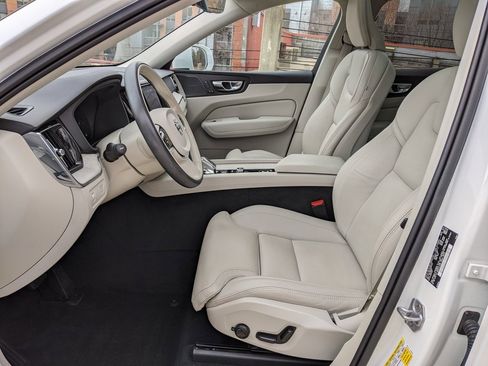 Used 2022 Volvo XC60 B5 Inscription w/ Advanced Package image 11