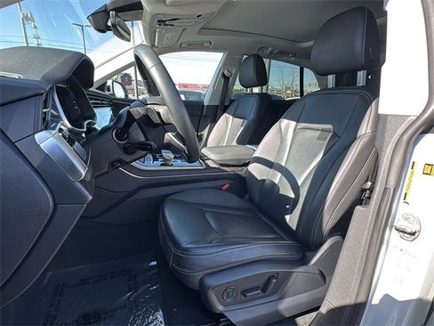 Used 2022 Audi Q8 Premium w/ Convenience Package image 15