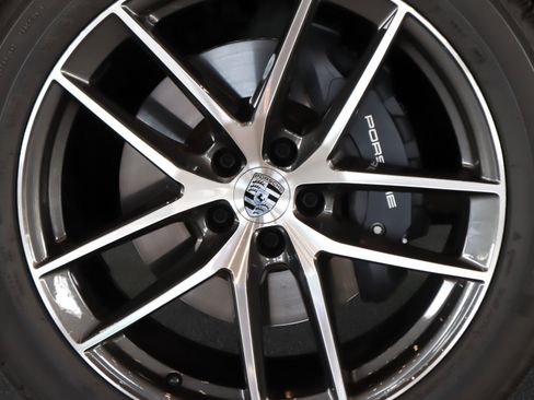 Certified 2026 Porsche Macan AWD/4WD image 13