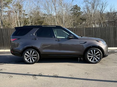 Certified 2025 Land Rover Discovery Dynamic SE image 7