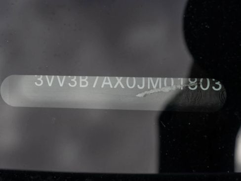 Used 2018 Volkswagen Tiguan SE w/ Front Fog Lights Package image 35