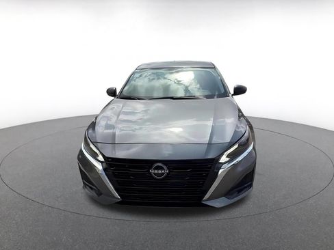 Used 2025 Nissan Altima 2.5 SV FWD image 4