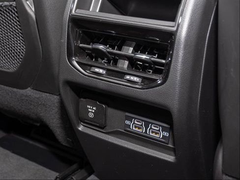 Used 2023 Jeep Grand Cherokee Laredo w/ Luxury Tech Group I AWD/4WD image 23