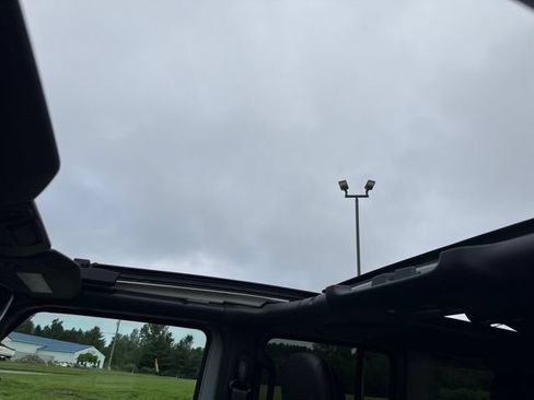 Used 2023 Jeep Wrangler Unlimited Sahara w/ Cold Weather Group AWD/4WD image 32