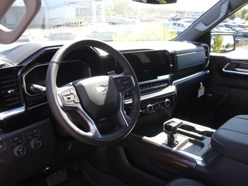 New 2026 Chevrolet Silverado 1500 RST w/ Redline Edition AWD/4WD image 14