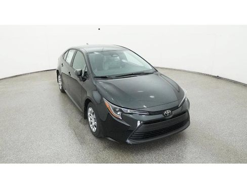 Used 2025 Toyota Corolla LE FWD image 17