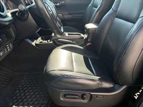 Used 2021 Toyota Tacoma TRD Off-Road AWD/4WD image 10