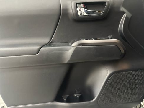 Used 2021 Toyota Tacoma TRD Off-Road image 14