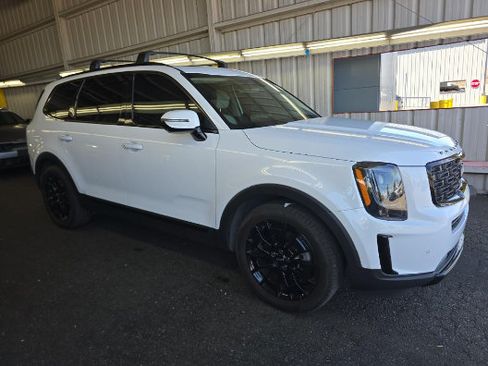Used 2022 Kia Telluride SX w/ SX Prestige Package AWD/4WD image 6