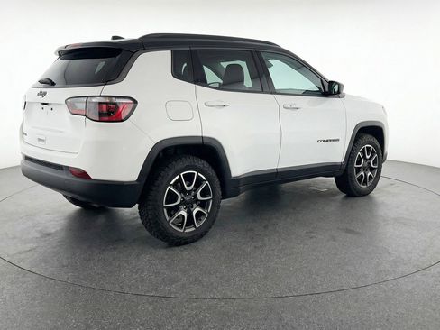 Used 2025 Jeep Compass Trailhawk image 9