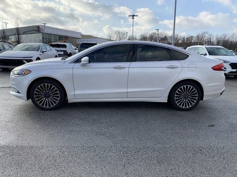 Used 2017 Ford Fusion SE w/ Fusion SE Technology Package image 4