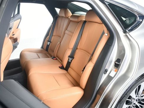 Used 2023 Lexus LS 500 w/ Accessory Package (Z2) image 36