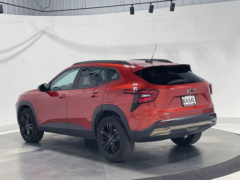 Used 2024 Chevrolet Trax ACTIV w/ Sunroof Package image 13