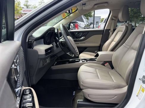 Certified 2022 Lincoln Corsair AWD w/ Equipment Group 101A image 9