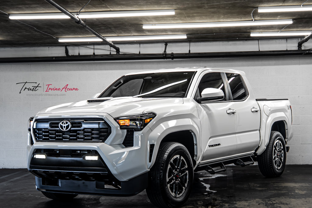 Used 2025 Toyota Tacoma TRD Sport AWD/4WD image 1